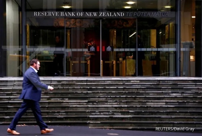 New Zealand Central Bank Holds Rates, Says Policy Needs to Stay Tight for While