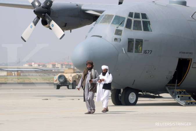 Taliban merayakan kemerdekaan penuh saat pasukan AS terakhir meninggalkan Afghanistan