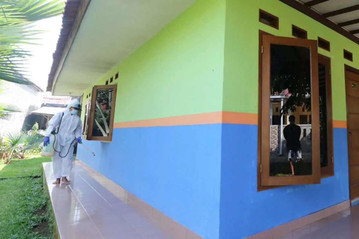 9 Cara melakukan disinfeksi rumah yang benar untuk mencegah penularan Covid-19