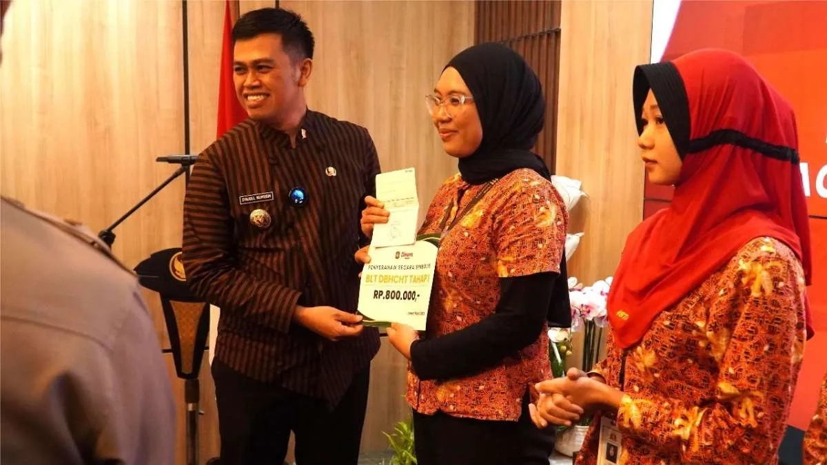 Pemkot Blitar Serahkan BLT Dana Bagi Hasil Cukai Tembakau ke Pekerja SKT Sampoerna