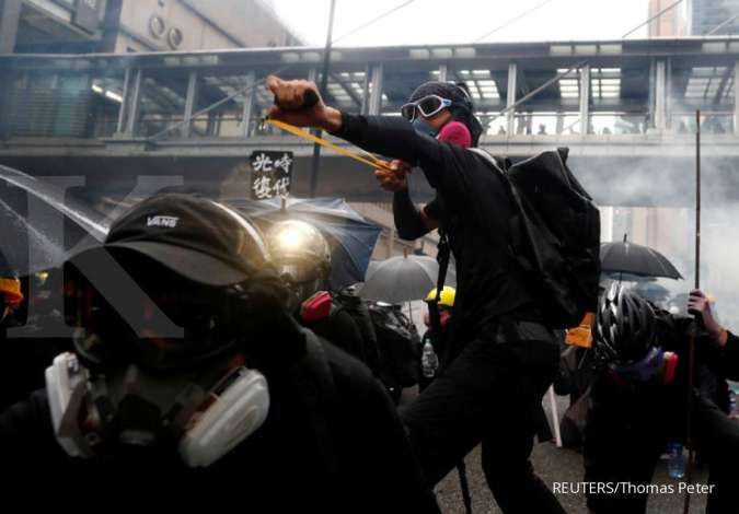 Hong Kong rusuh di akhir pekan, polisi anti huru hara turun ke jalan