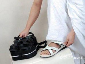 Menapaki rezeki bisnis sandal khusus haji