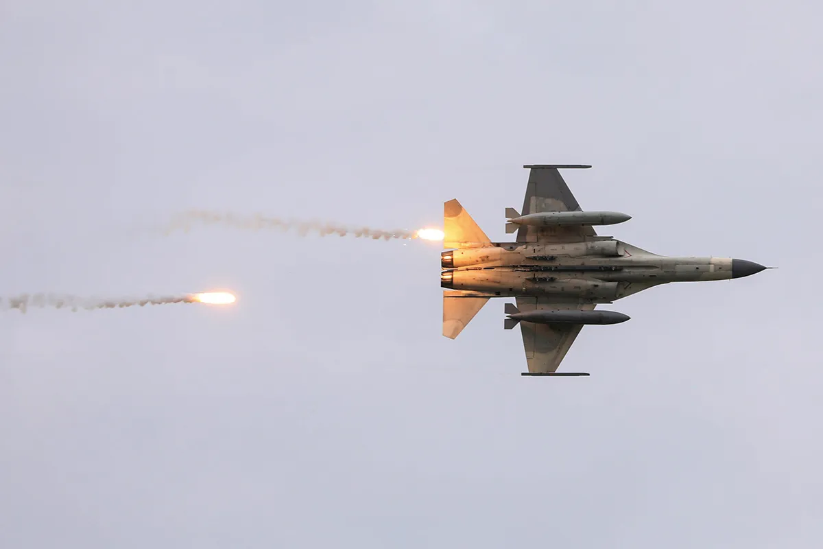 Makin tegang dengan China, Taiwan gelar latihan militer pertempuran udara