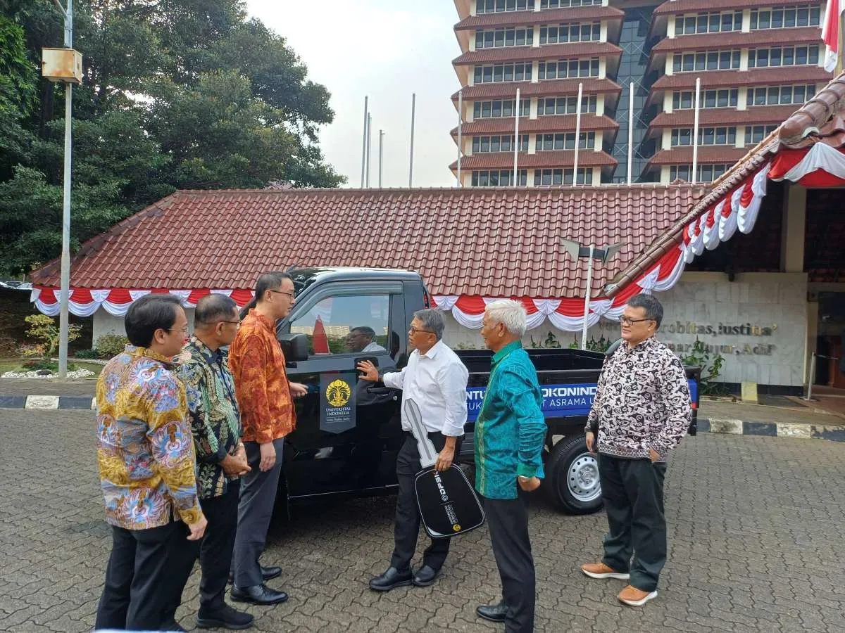Sokonindo Automobile Hibahkan DFSK Supercab untuk Universitas Indonesia 