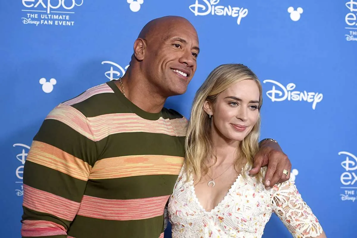 Dwayne Johnson dan Emily Blunt bakal bintangi film superhero Ball and Chain 