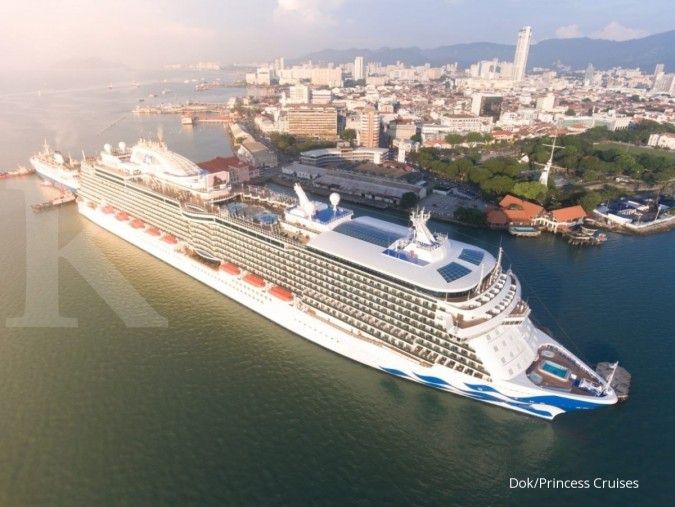 Bawa 169 wisatawan asing, kapal cruise MV Le Laperouse berlabuh di Pelabuhan Kumai