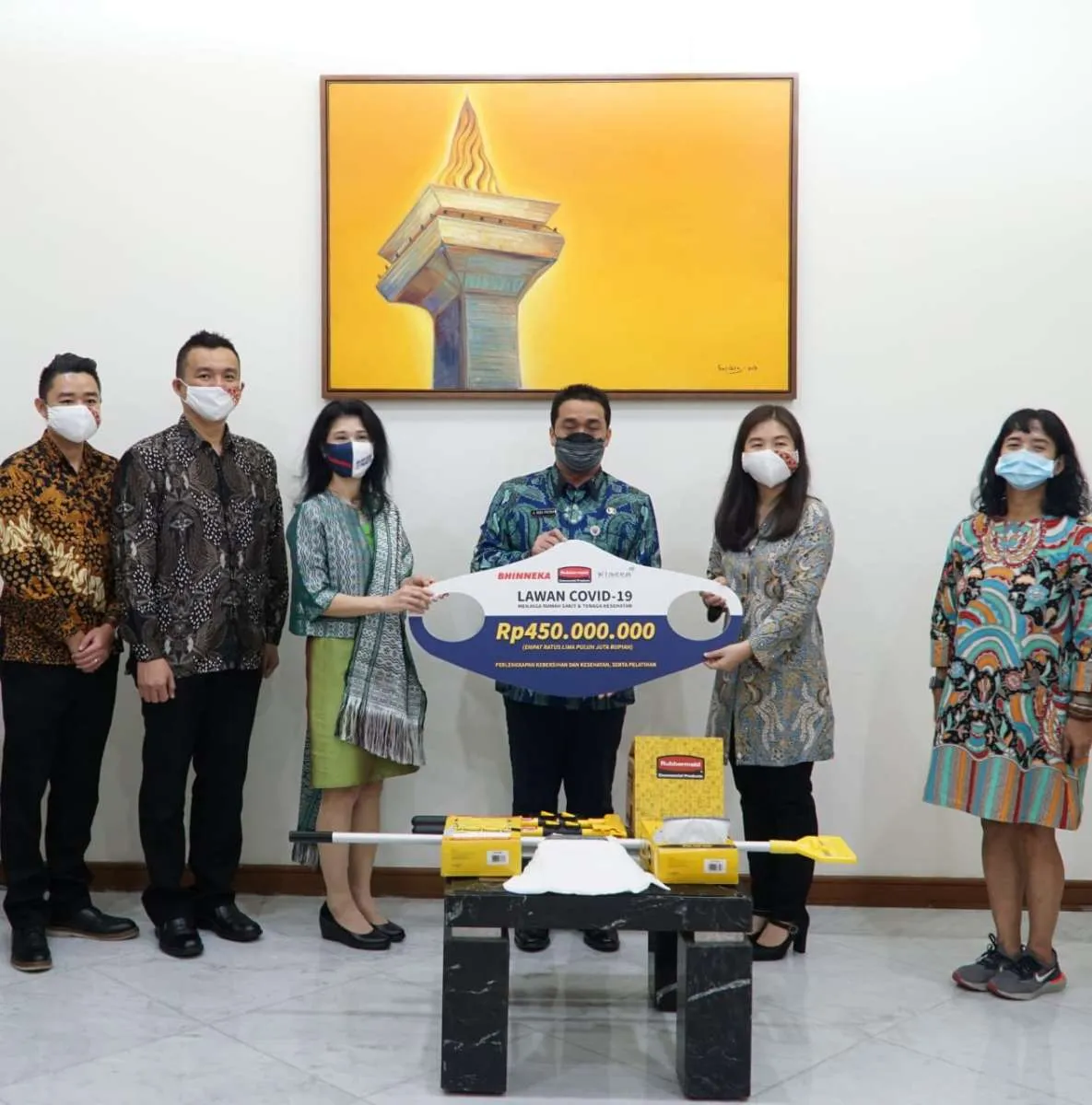 Klasse dan Bhinneka donasikan perlengkapan kebersihan ke sejumlah rumah sakit di DKI