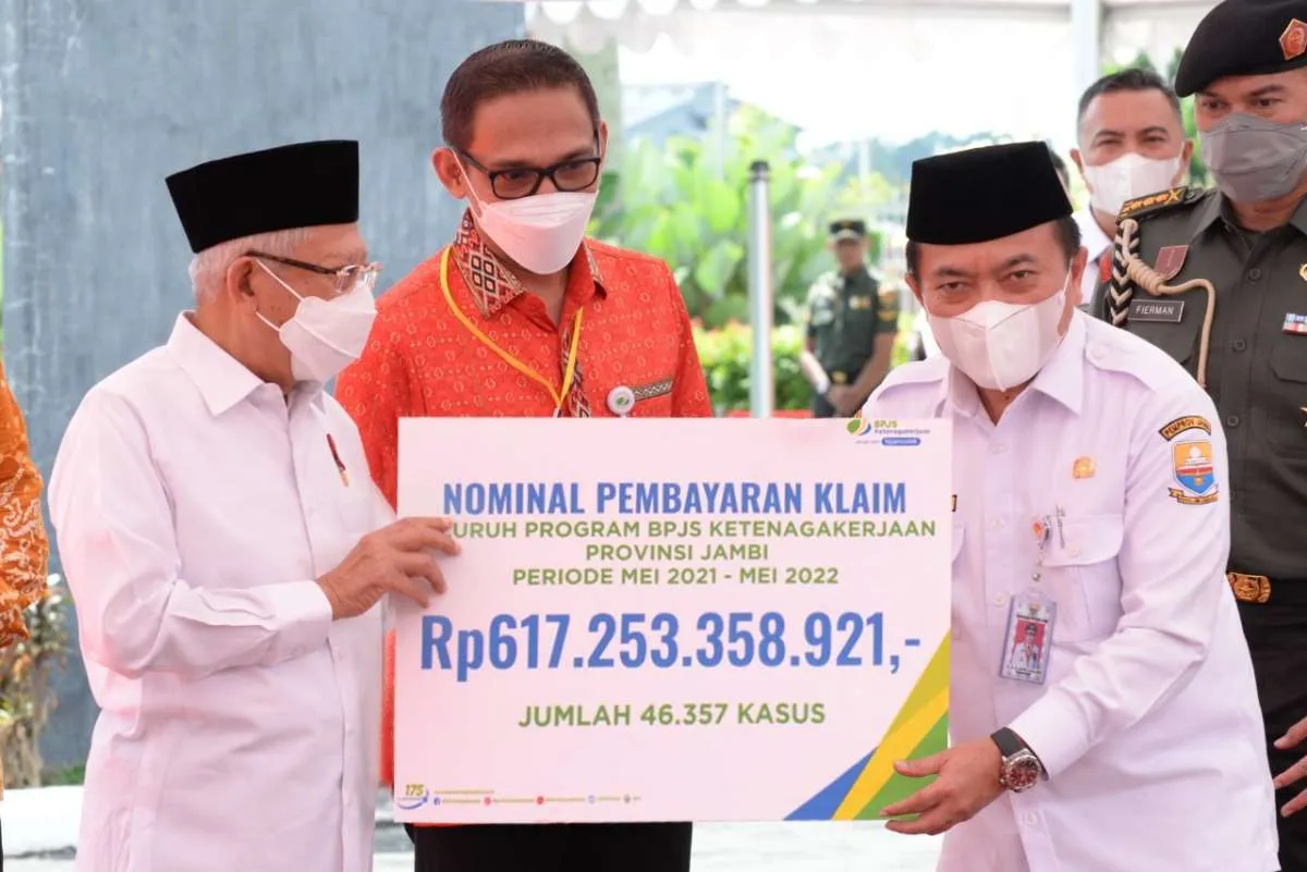 Wapres Serahkan Manfaat dan Beasiswa BPJS Ketenagakerjaan Bagi Pekerja di Jambi
