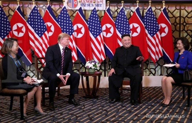 Trump dan Kim memperpendek jadwal pertemuan puncak hari kedua di Vietnam