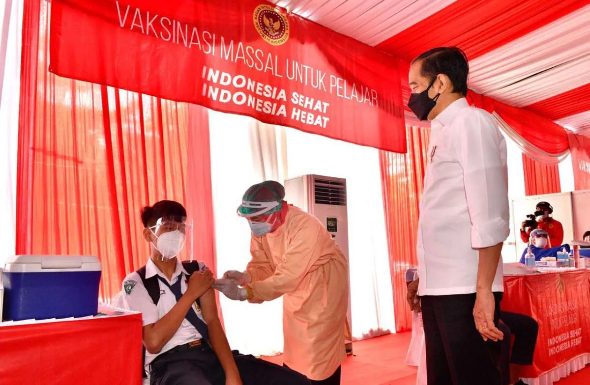 Presiden Jokowi meninjau vaksinasi Covid-19 untuk anak usia 6-11 tahun