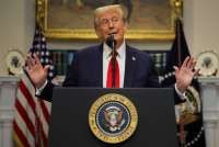 Donald Trump Melarang Pengibaran Bendera Pride dan Black Lives Matter