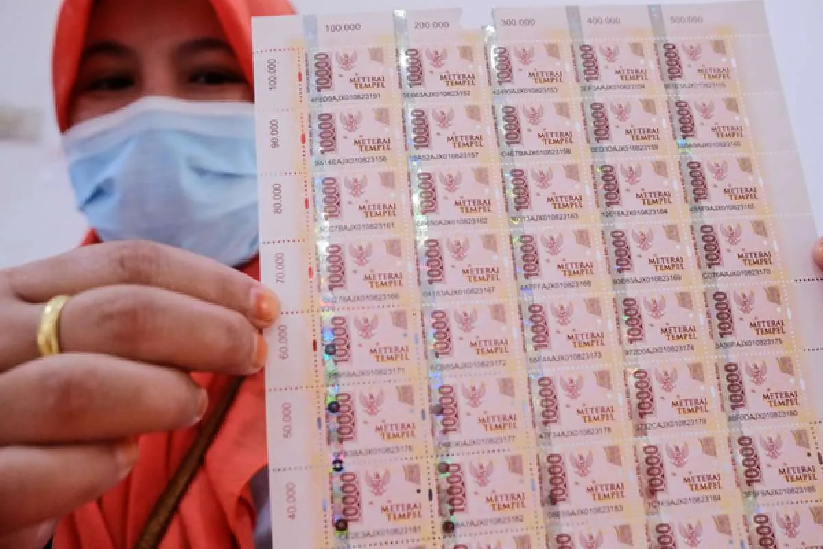 Inilah bentuk meterai Rp 10.000 dengan ciri khusus berwarna pink