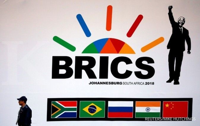 Ekonom: Mata Uang BRICS Bisa Menggantikan Dolar AS Jika China & India Akur