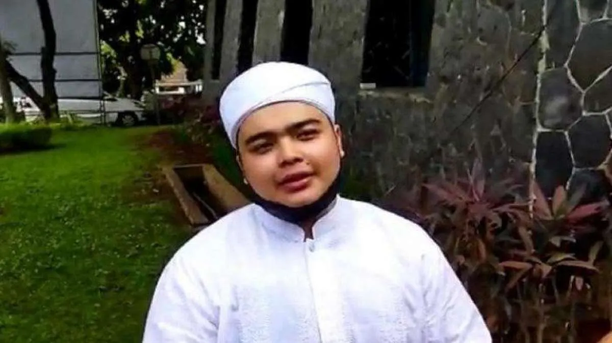 Putra kedua mendiang Ustaz Arifin Ilham Ameer Azzikra meninggal dunia