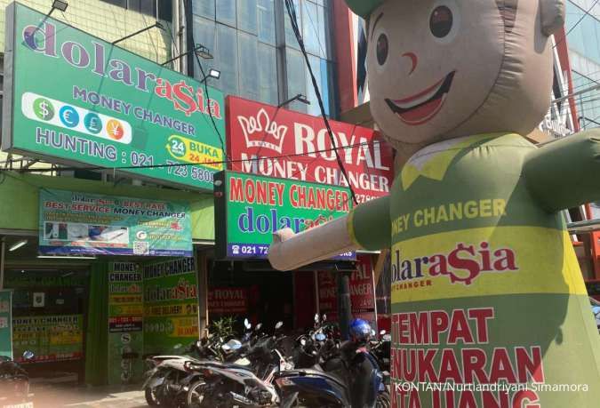 Rupiah Anjlok, Transaksi Jual Beli Valas di Money Changer Tetap Ngegas