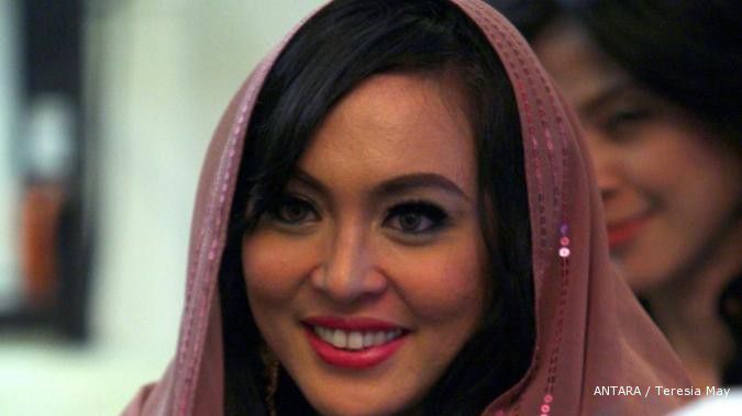 Angie akhirnya ditahan KPK