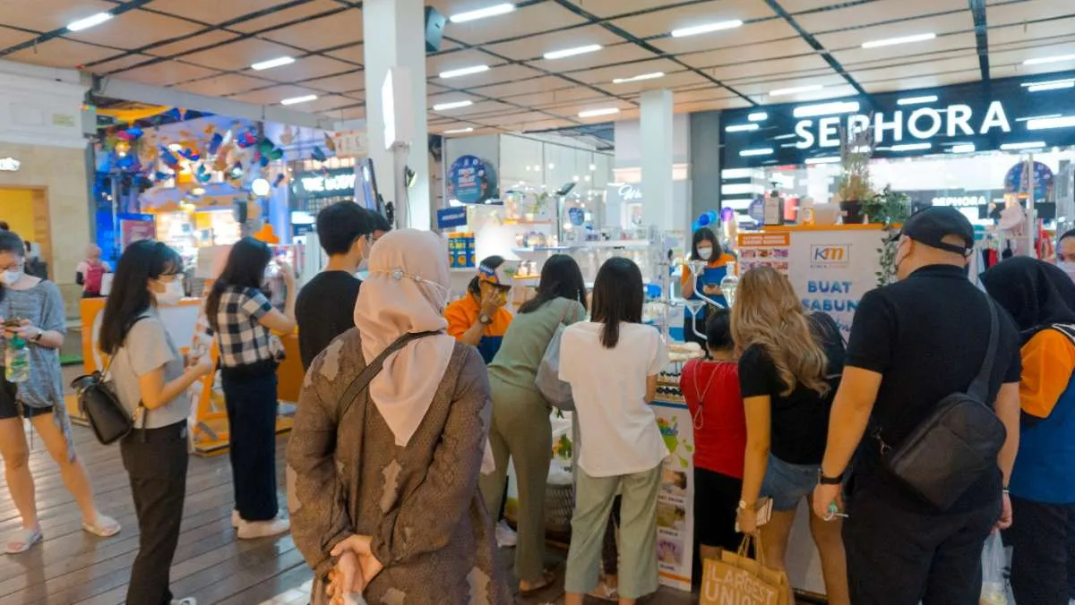Kimia Market Ajak Anak Berinovasi dengan Bahan Kimia di Bandung