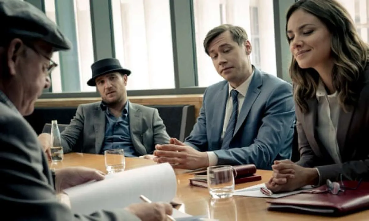 Film Rising High sudah tayang di Netflix, penipu real estate mulai beraksi