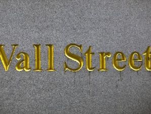 Pasar masih mencemaskan defisit anggaran AS, Wall Street memerah