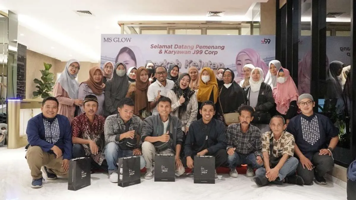 Berkah Kejutan Umroh MS GLOW bagi Karyawan & Konsumen bersama Larissa Chou & Mawar D