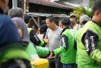 Solidaritas, Driver Gojek Bagi-bagi Makanan GoFood Gratis ke Warga Senen-Kwitang
