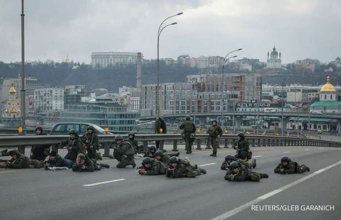 Konvoi Besar Militer Rusia Berkumpul di Pinggiran Ibu Kota Ukraina, Siap Gempur Kyiv?