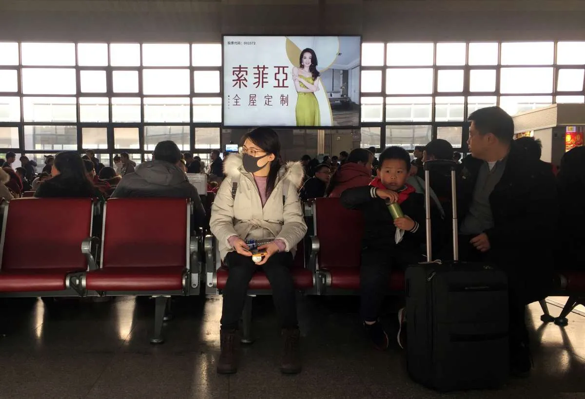 Akses bandara dan stasiun kereta api di kota Wuhan ditutup