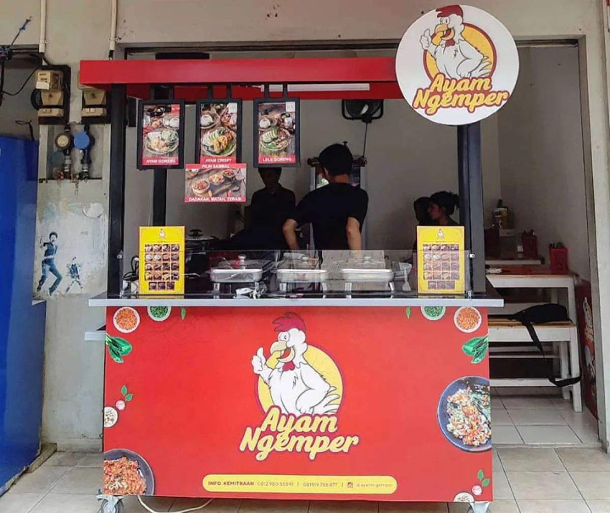 Menyantap laba dari geprekan Ayam Ngemper