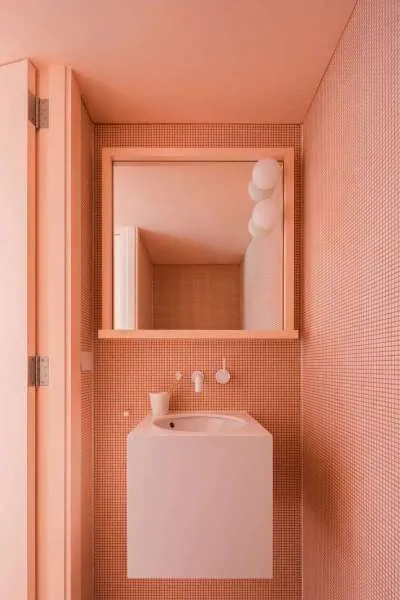 Cat dinding kamar mandi warna peach