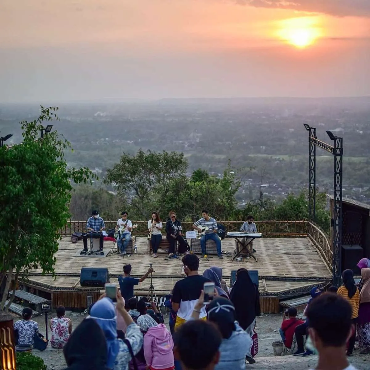 Puncak Sosok Bantul, destinasi wisata yang cocok untuk dikunjungi saat malam hari
