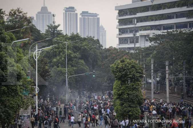 Hindari Jalan Tentara Pelajar, massa pelajar SMA penuhi jalan belakang Gedung DPR