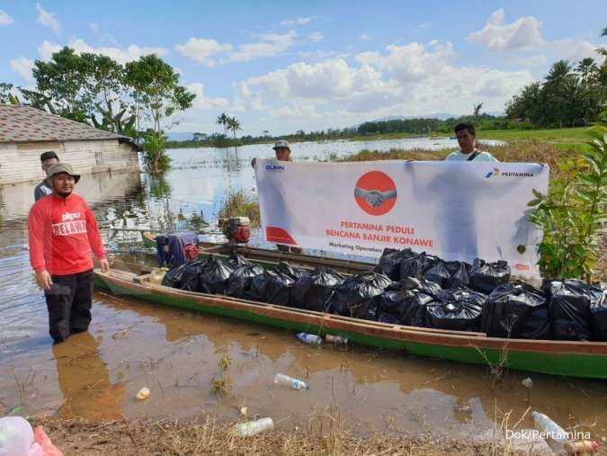 Pertamina serahkan 2.500 paket makanan siap saji untuk korban banjir di Konawe