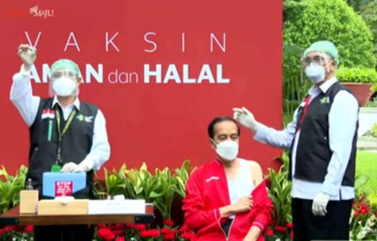 Menerima suntik vaksin Covid-19 dosis kedua, Jokowi: Tidak terasa