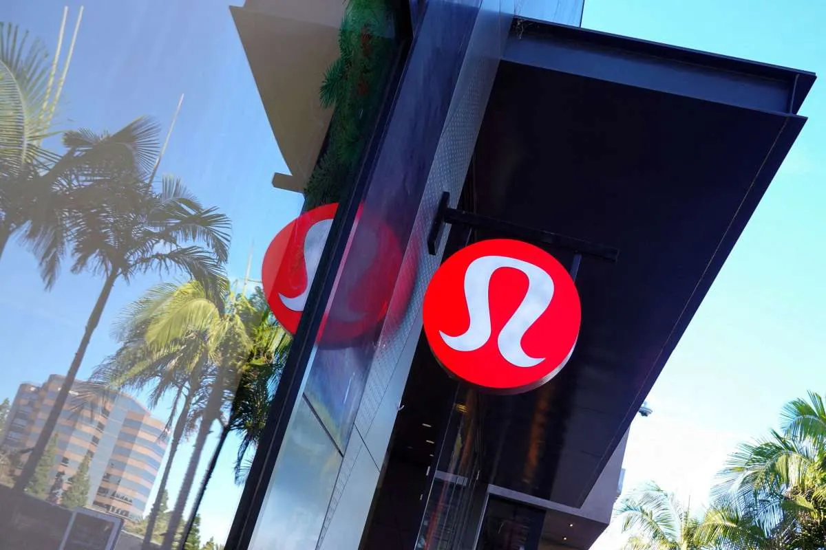Saham Lululemon Anjlok 12%, Penunjukan CEO Eks Nike Tak Yakinkan Investor