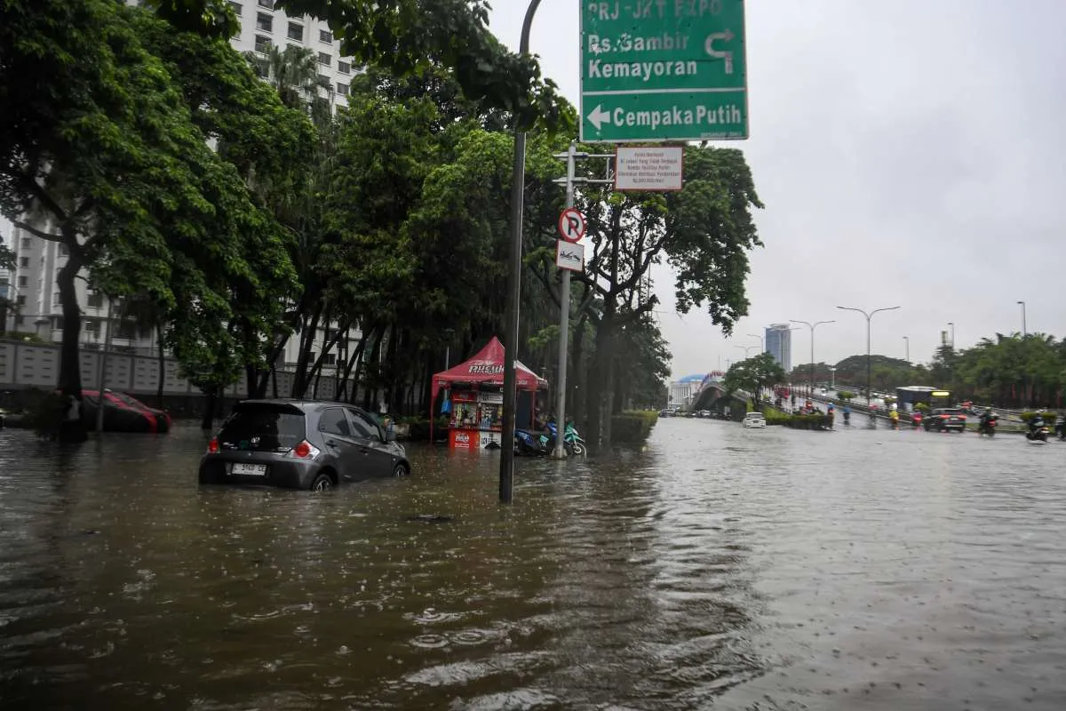 Waspada! 4 Titik Banjir Jakarta Hari Ini Ancam Kendaraan Anda