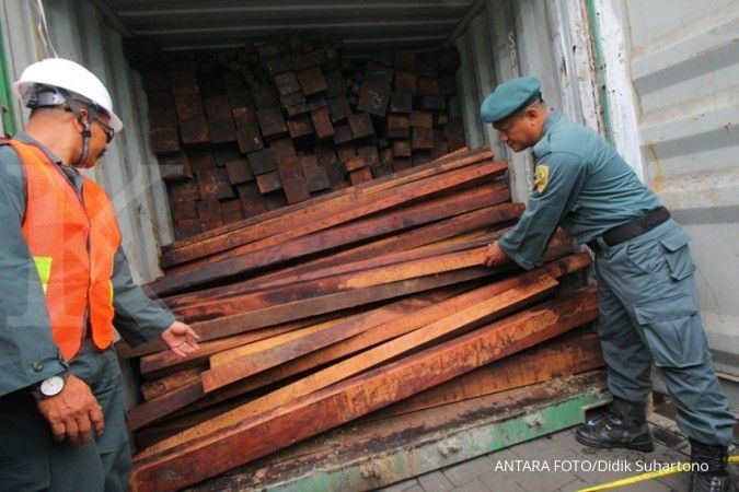 Tim penyidik KLHK sita kontainer kayu illegal asal Buton dengan nilai Rp 3,5 miliar