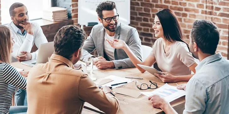 Cara Menarik Perhatian Orang