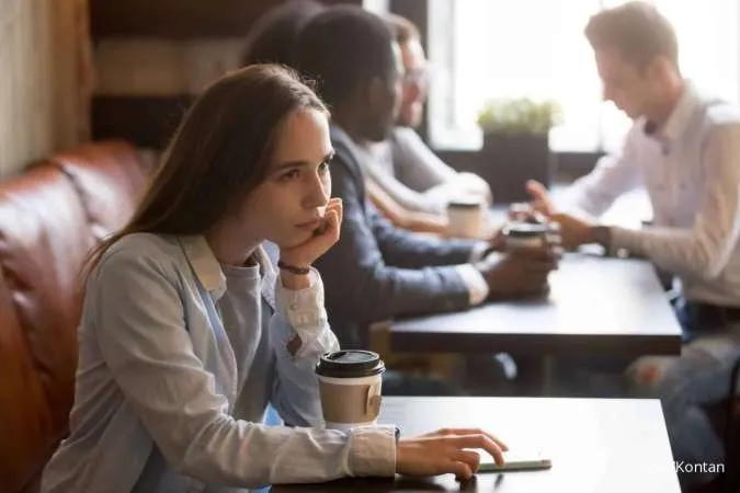 Sering Dialami Banyak Orang Saat Ini, Apa itu Social Anxiety ya?