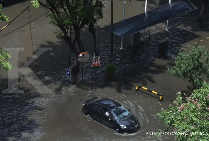 After heavy rain, floods hit parts of Jakarta