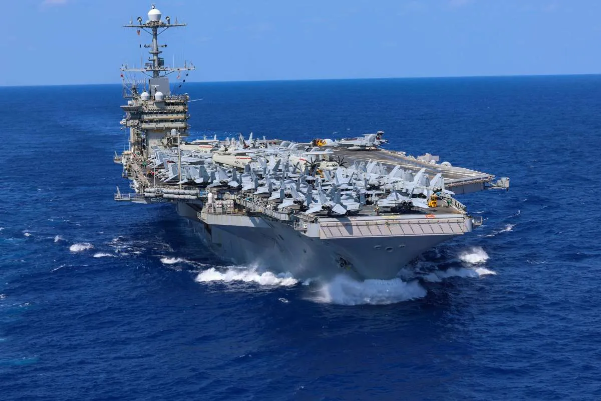Pesawat Tempur AS Jatuh ke Laut Saat USS Harry Truman Hindari Serangan Houthi Yaman
