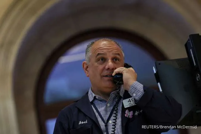 GLOBAL MARKETS - Stocks Jump, Yields Drop as Fed Cut Hopes Bloom