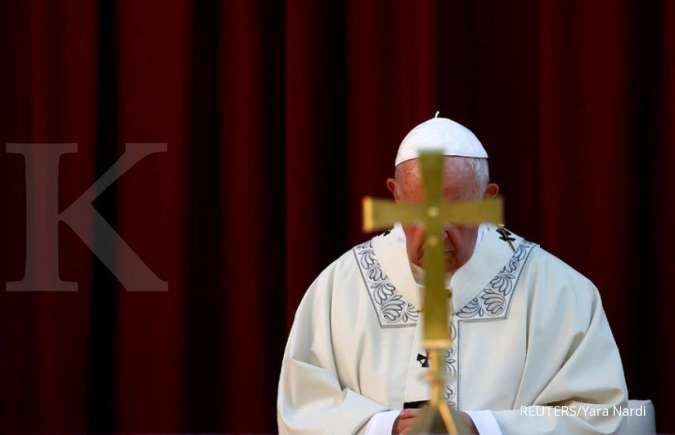Dramatis, Paus berkeliling Roma yang kosong dan berdoa agar corona segera hilang