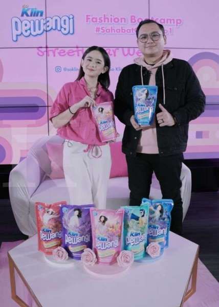 Sebagai Sahabat Outfit No. 1, SoKlin Pewangi Dukung Wanita Muda Indonesia untuk Selalu Tampil Percaya Diri
