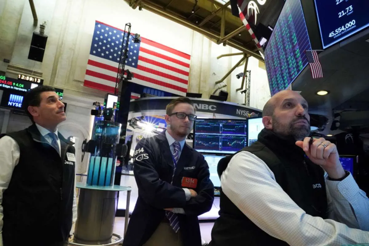 Wall Street naik tipis, Dow Jones ditutup flat pasca peringatan Fed soal virus corona