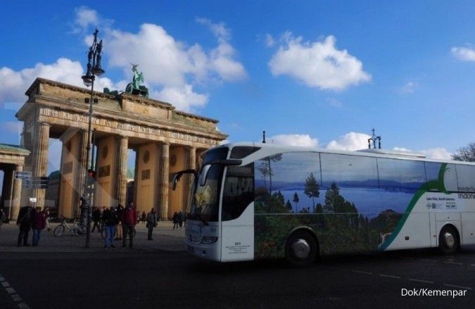 Bus iklan wisata Indonesia berseliweran di München, Jerman.