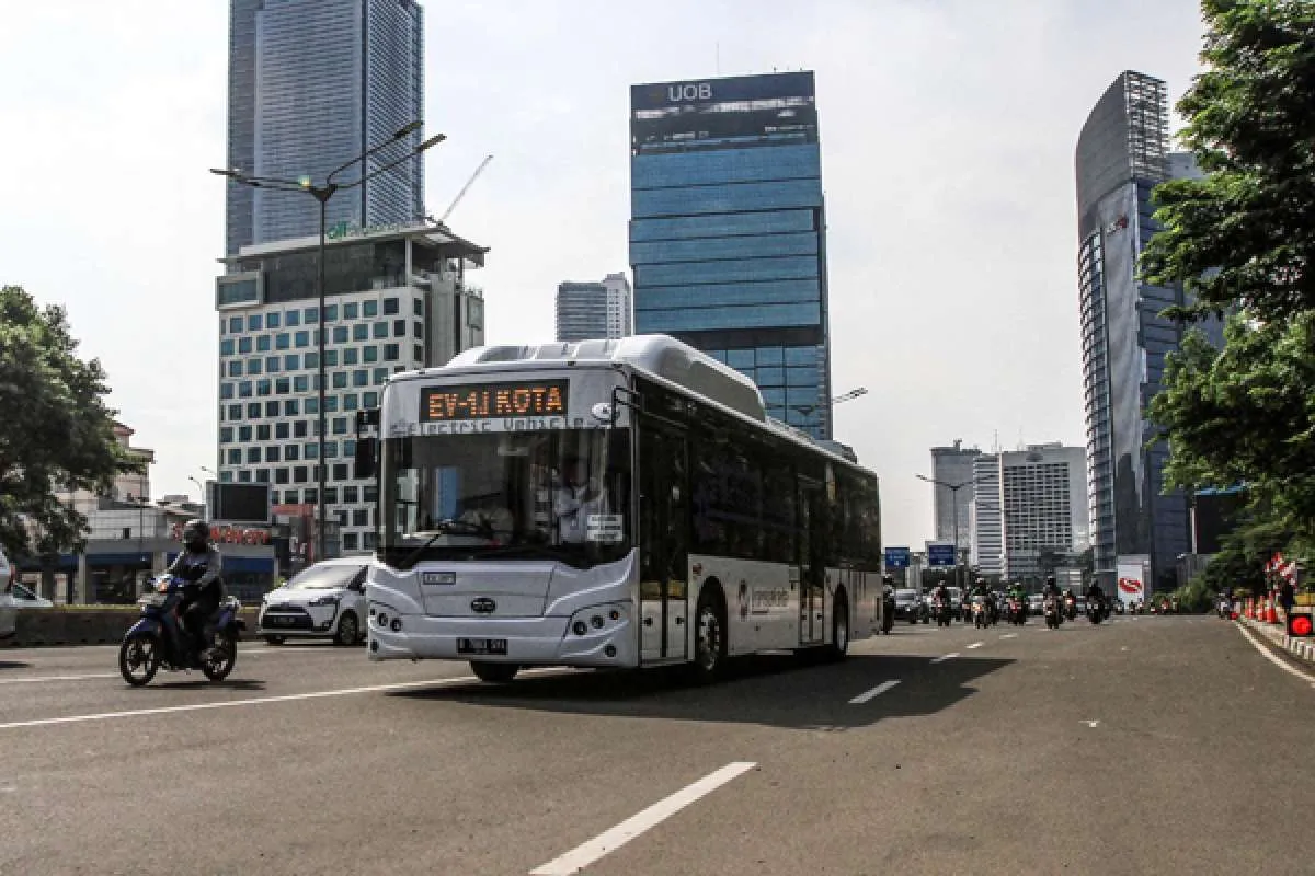 Catat! PPKM berlaku mulai hari ini, Transjakarta beroperasi hingga pukul 20.00 WIB