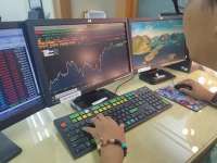  Saham Bank Kecil Melaju, Sementara Bank Besar Masih Tertahan