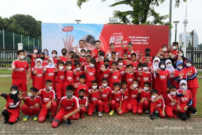 Lifebuoy Gelar Coaching Clinic Sepak Bola untuk Edukasi Anak Indonesia