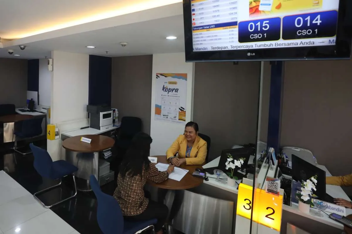 Jelang Tengah Hari, Cek Kurs Dollar-Rupiah di Bank Mandiri pada Senin (16/12)