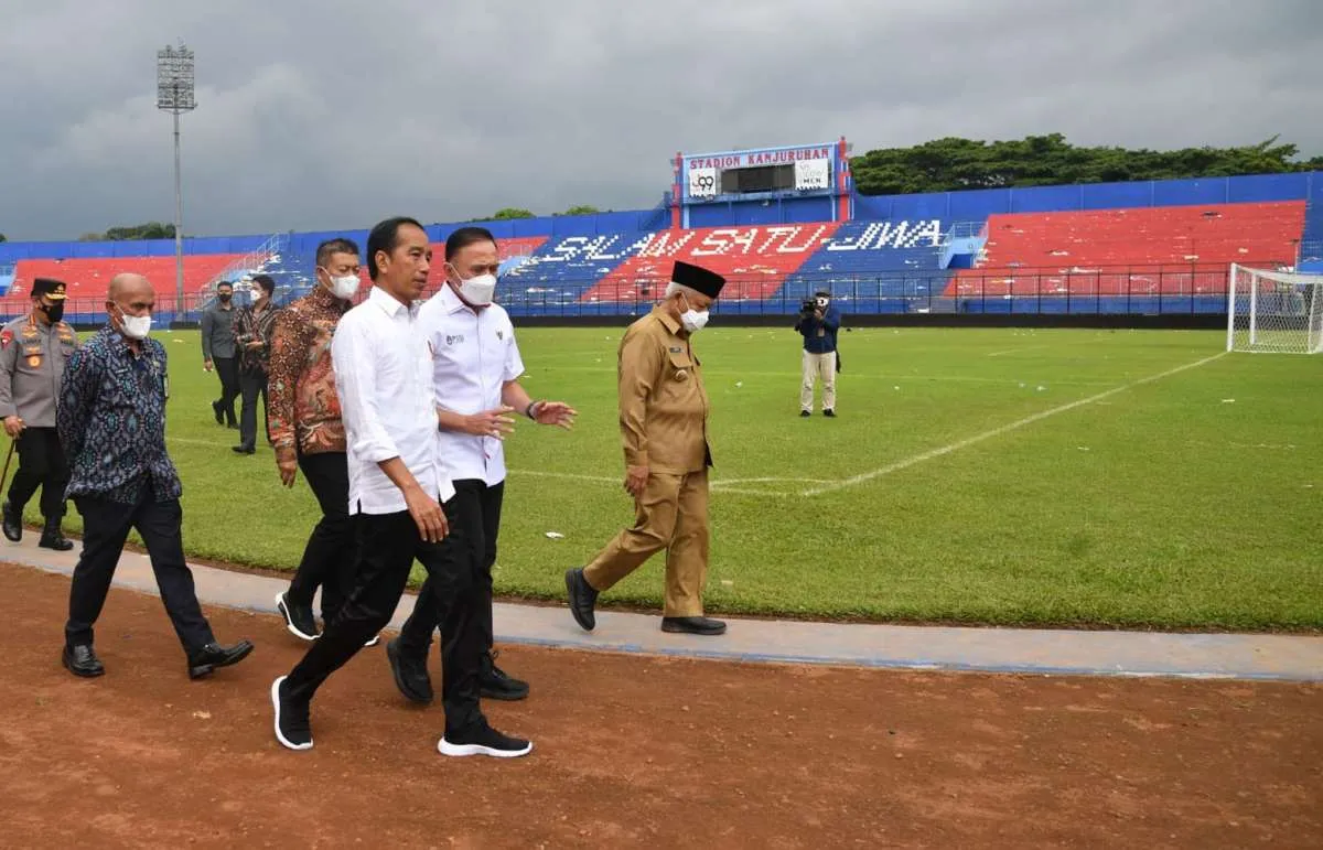 Tinjau Stadion Kanjuruhan, Jokowi Minta Evaluasi Tata Kelola Persepakbolaan Indonesia